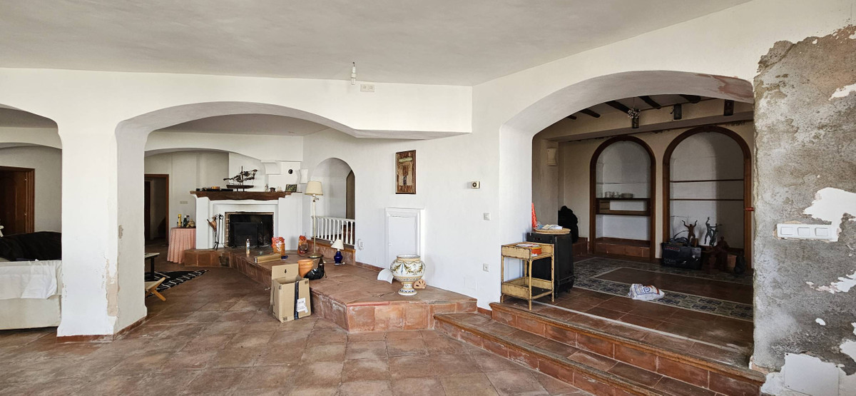 5 Bed Townhouse for sale in Gaucín Costa Del Sol, Málaga, Spain