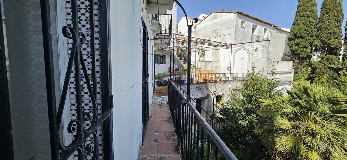 5 Bed Townhouse for sale in Gaucín Costa Del Sol, Málaga, Spain