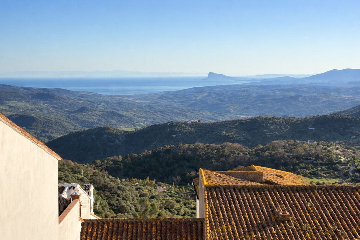 5 Bed Townhouse for sale in Gaucín Costa Del Sol, Málaga, Spain