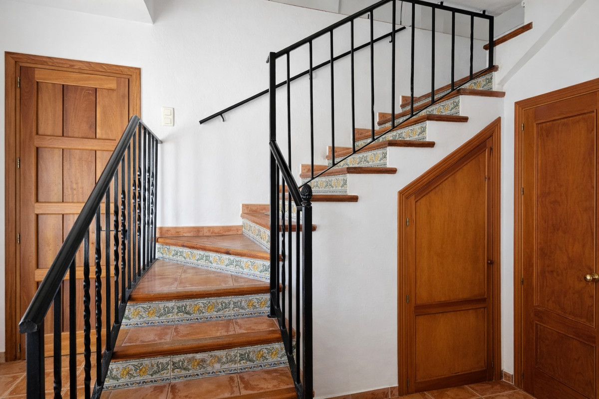 5 Bed Townhouse for sale in Gaucín Costa Del Sol, Málaga, Spain