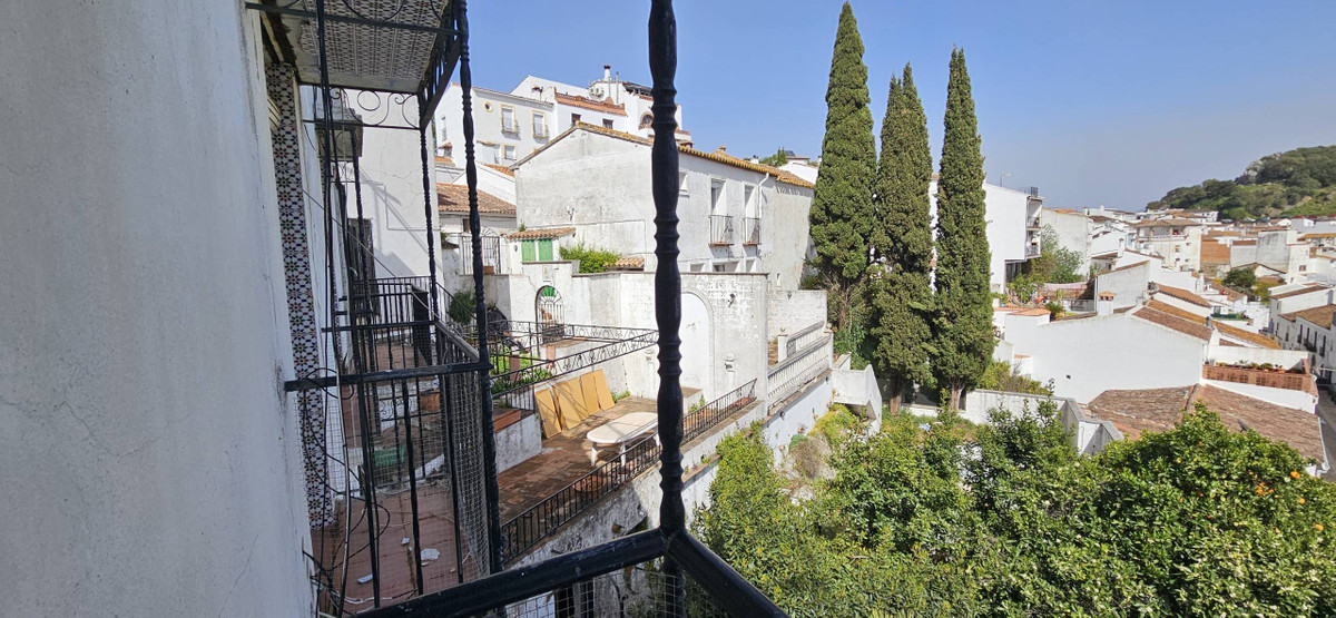 5 Bed Townhouse for sale in Gaucín Costa Del Sol, Málaga, Spain