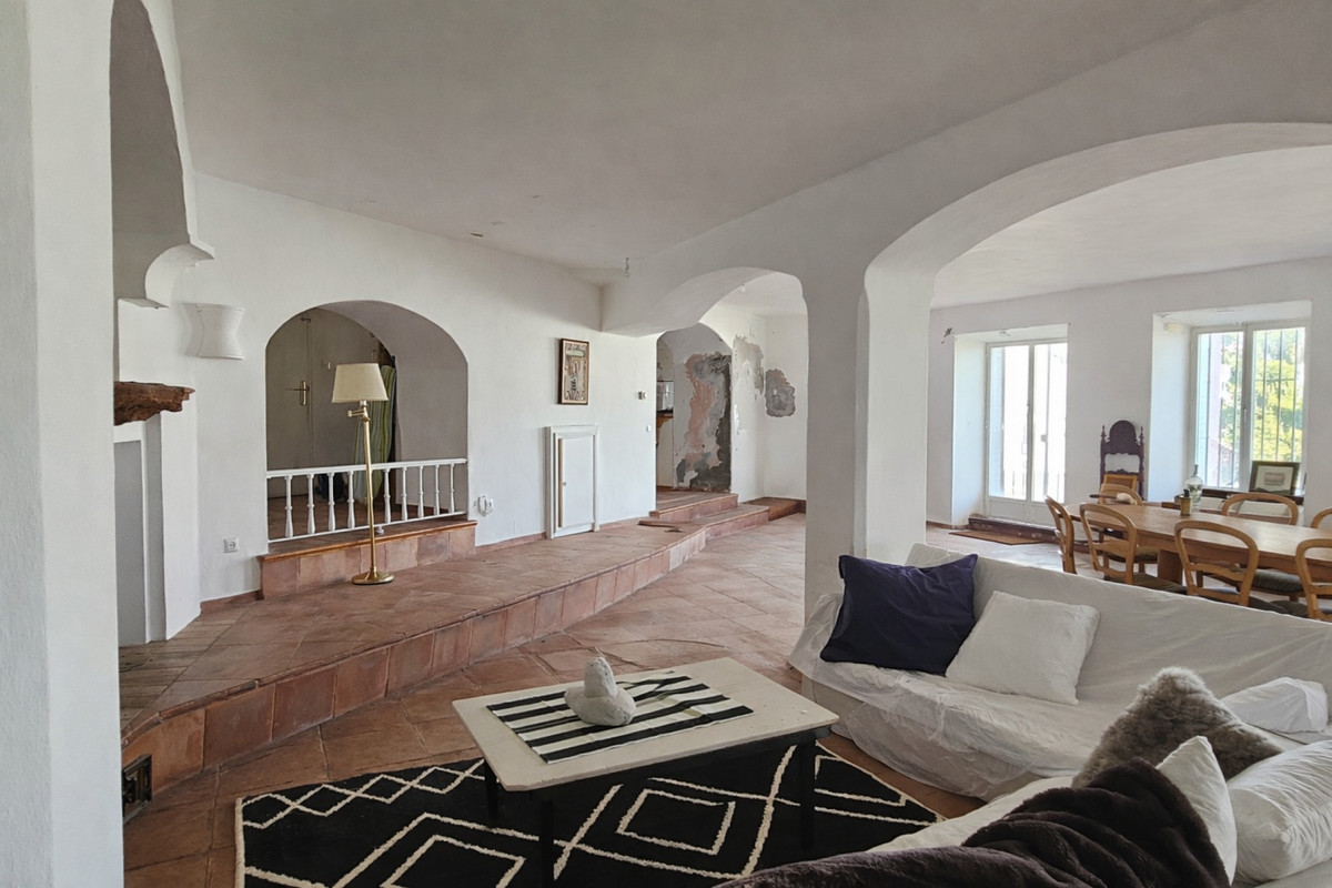 5 Bed Townhouse for sale in Gaucín Costa Del Sol, Málaga, Spain