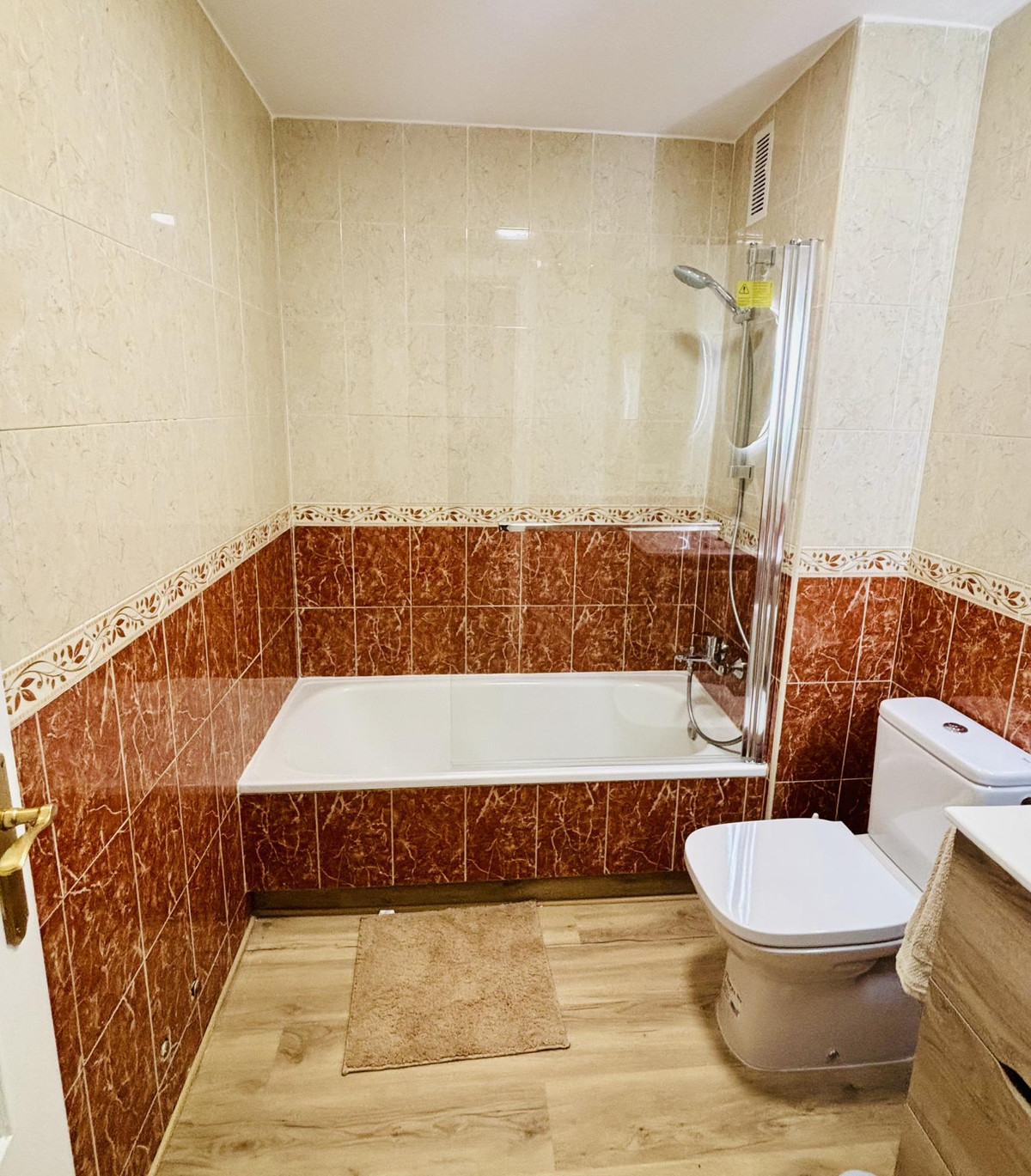 Se vende Apartamento Planta Baja de 4 dormitorios en Costa Del Sol, Málaga, España