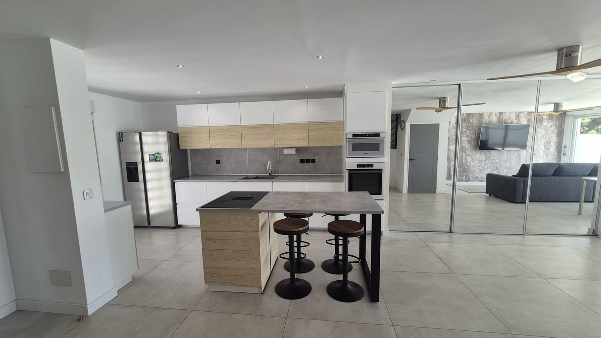 Se vende Villa - Chalet de 5 dormitorios en Costa Del Sol, Málaga, España