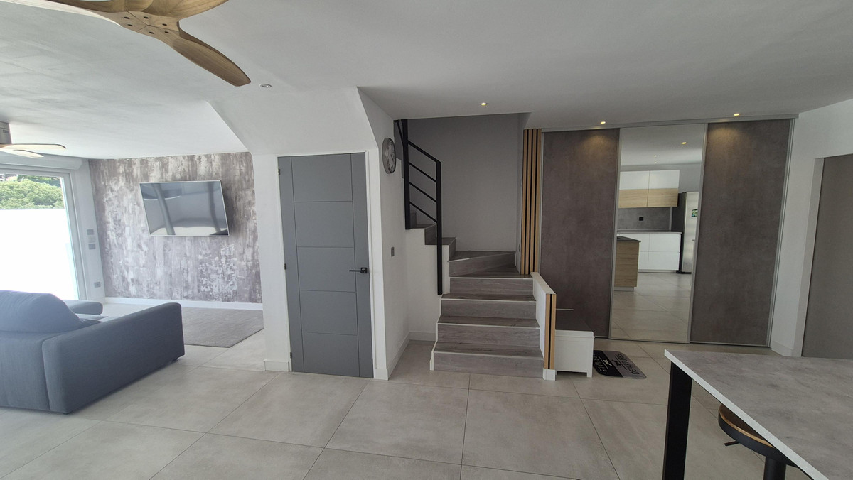 Se vende Villa - Chalet de 5 dormitorios en Costa Del Sol, Málaga, España