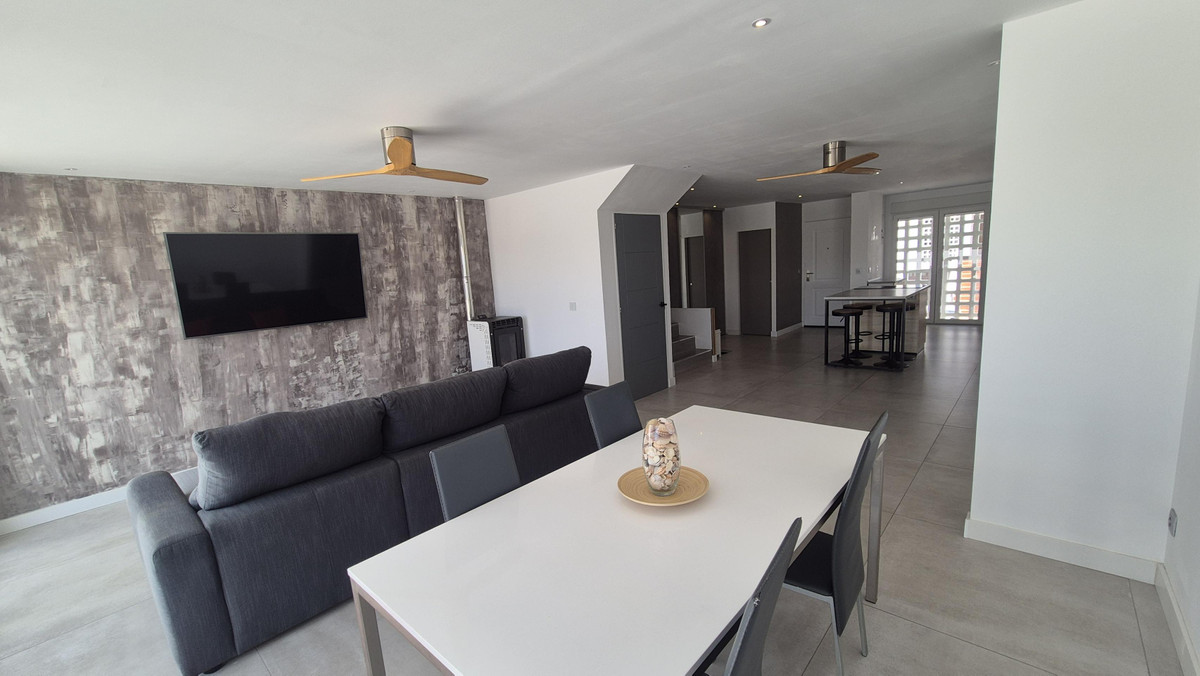 Se vende Villa - Chalet de 5 dormitorios en Costa Del Sol, Málaga, España