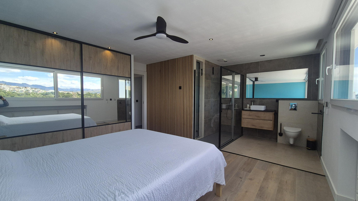 Se vende Villa - Chalet de 5 dormitorios en Costa Del Sol, Málaga, España