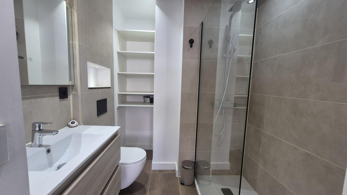 Se vende Villa - Chalet de 5 dormitorios en Costa Del Sol, Málaga, España