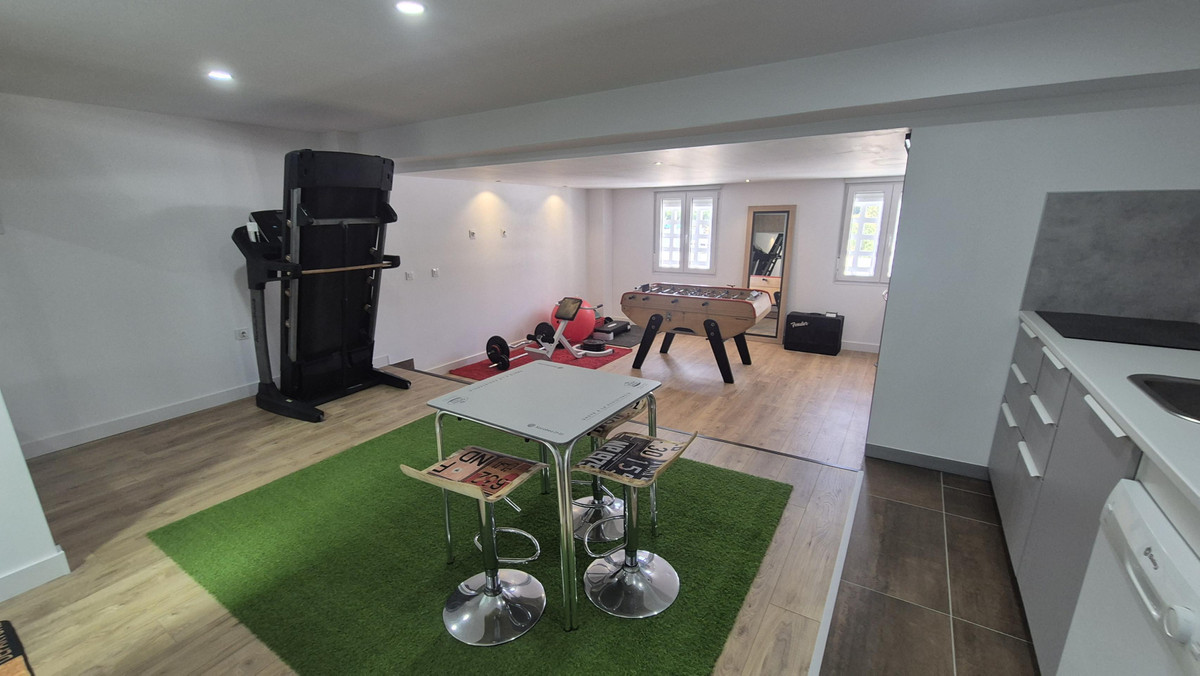 Se vende Villa - Chalet de 5 dormitorios en Costa Del Sol, Málaga, España