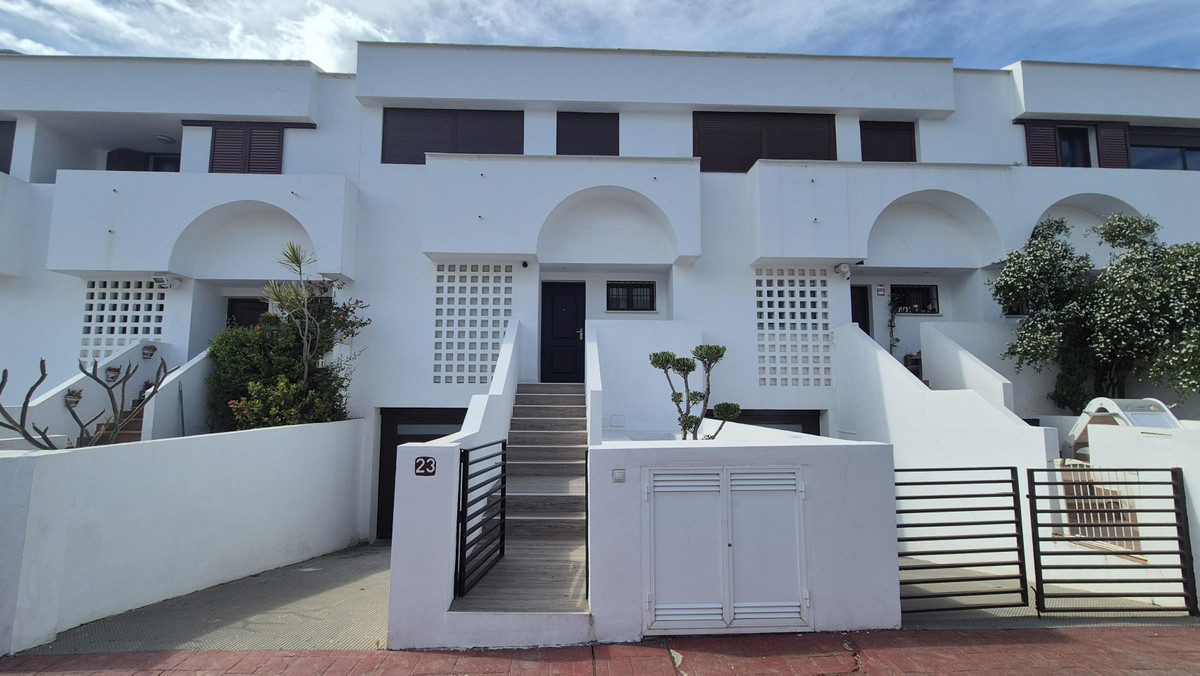 Se vende Villa - Chalet de 5 dormitorios en Costa Del Sol, Málaga, España