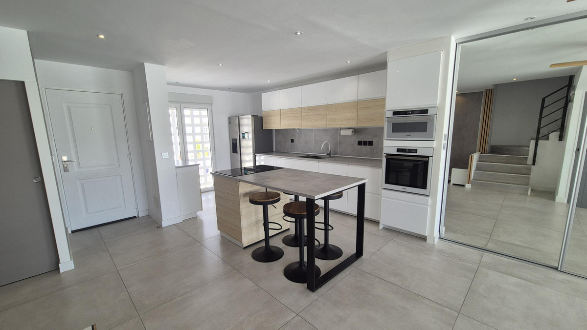 Se vende Villa - Chalet de 5 dormitorios en Costa Del Sol, Málaga, España