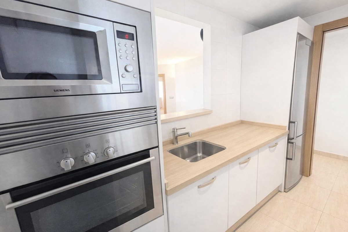 Se vende Apartamento Planta Media de 3 dormitorios en Costa Del Sol, Málaga, España