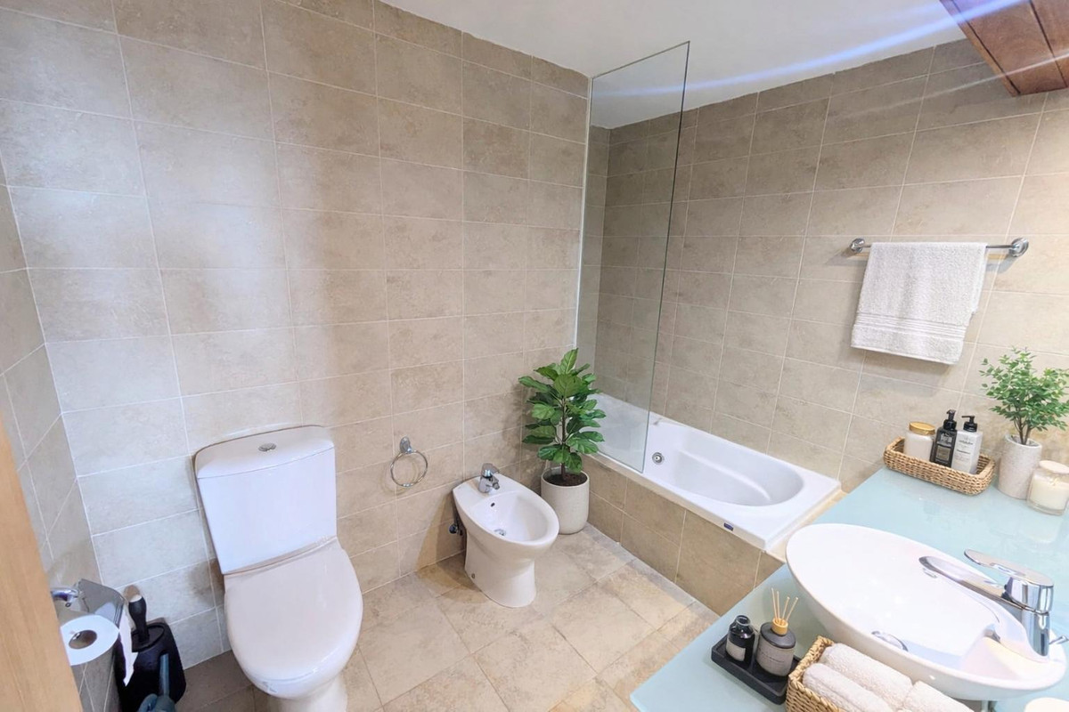Se vende Apartamento Planta Media de 3 dormitorios en Costa Del Sol, Málaga, España