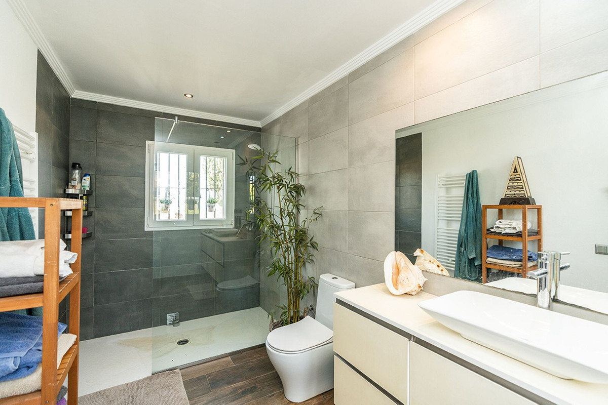 Se vende Villa - Chalet de 6 dormitorios en Costa Del Sol, Málaga, España