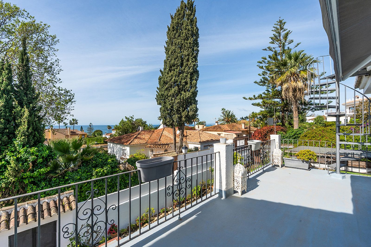 Se vende Villa - Chalet de 6 dormitorios en Costa Del Sol, Málaga, España