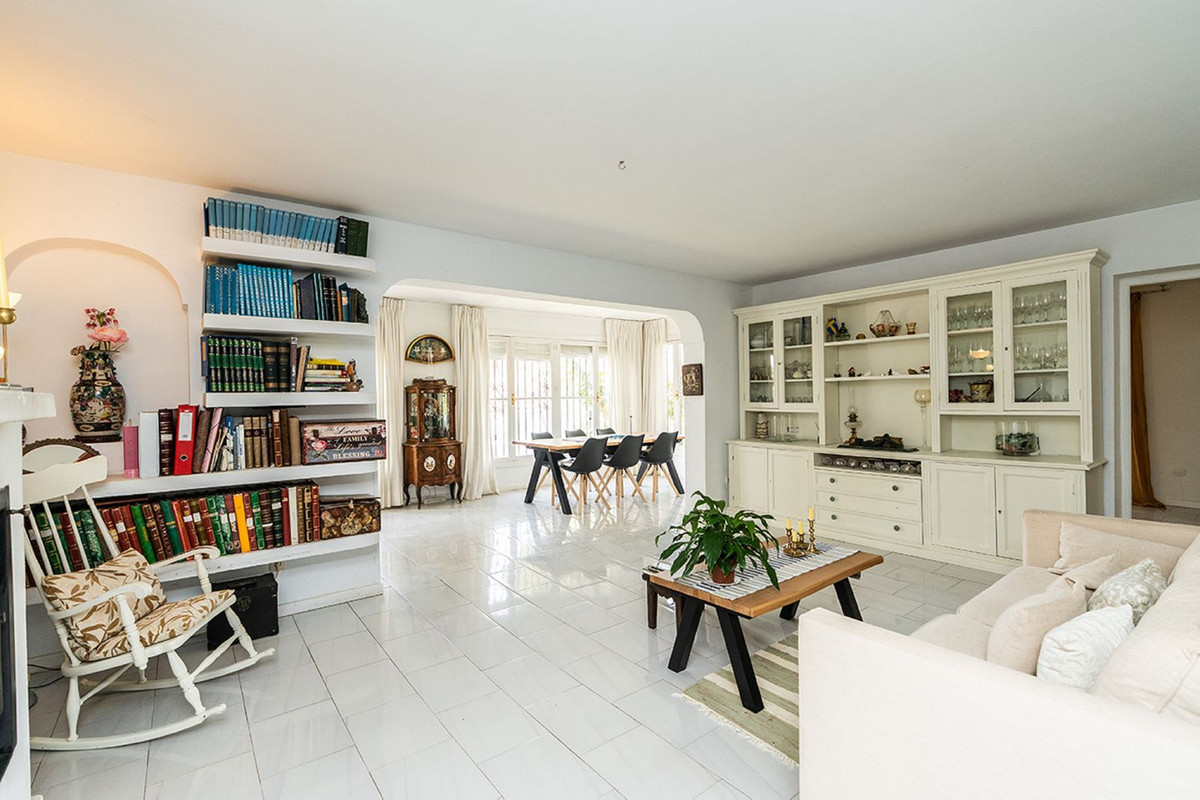 Se vende Villa - Chalet de 6 dormitorios en Costa Del Sol, Málaga, España