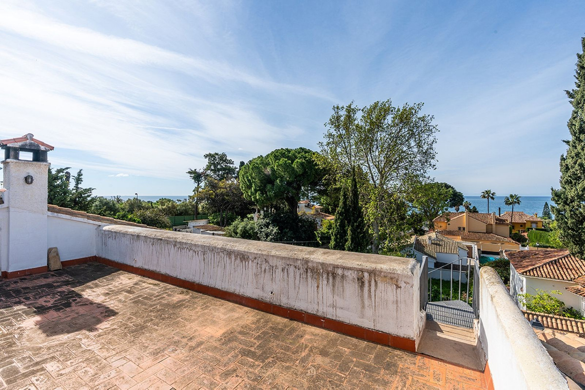 Se vende Villa - Chalet de 6 dormitorios en Costa Del Sol, Málaga, España