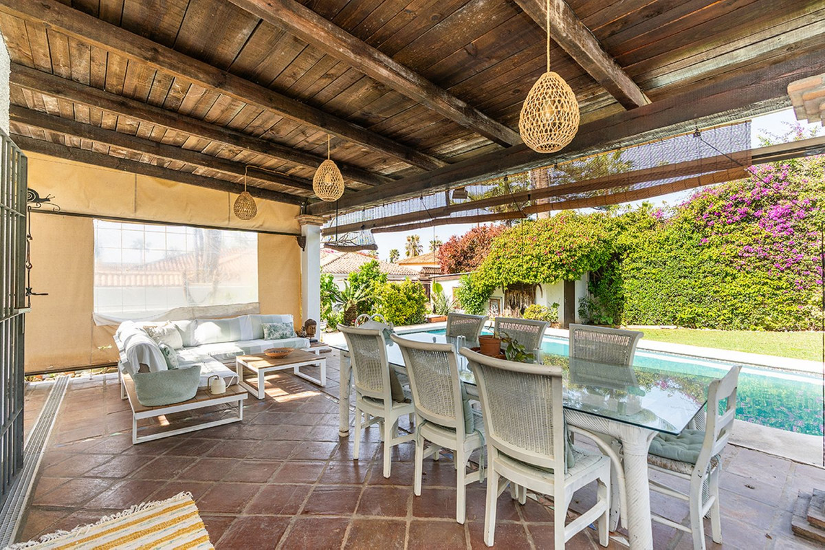 Se vende Villa - Chalet de 6 dormitorios en Costa Del Sol, Málaga, España