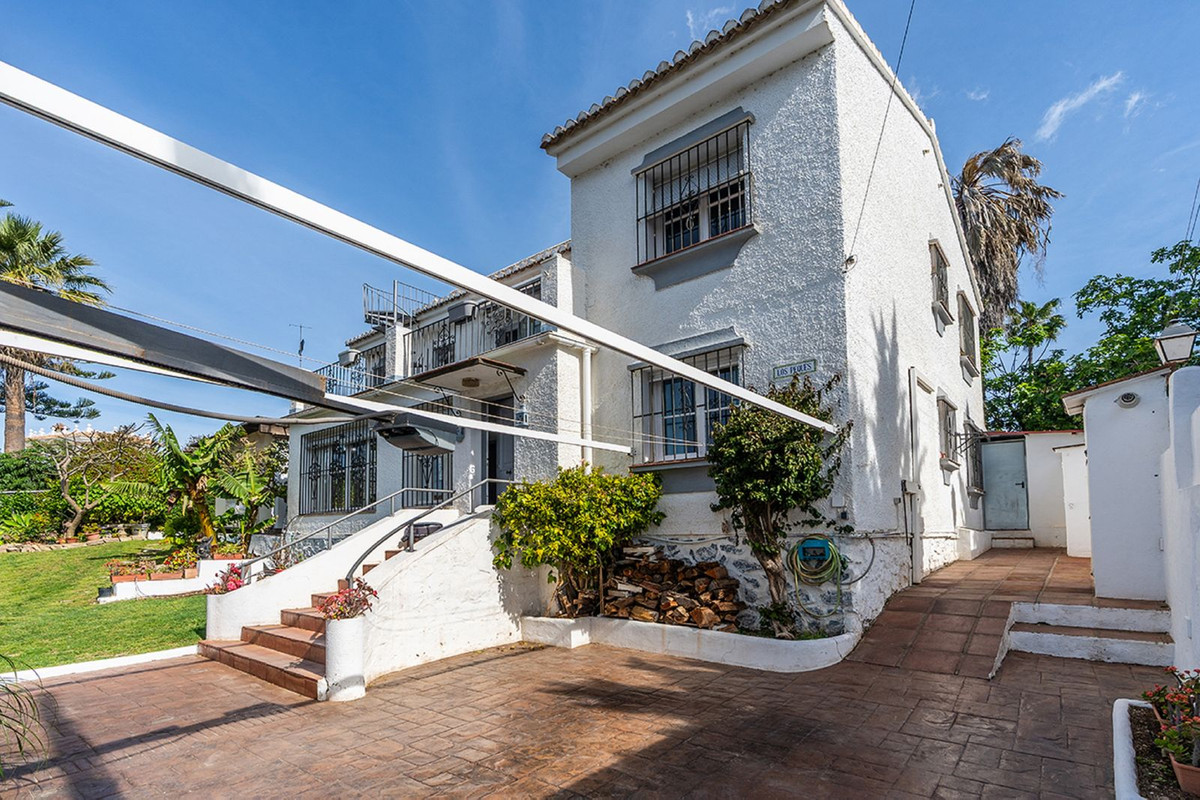 Se vende Villa - Chalet de 6 dormitorios en Costa Del Sol, Málaga, España