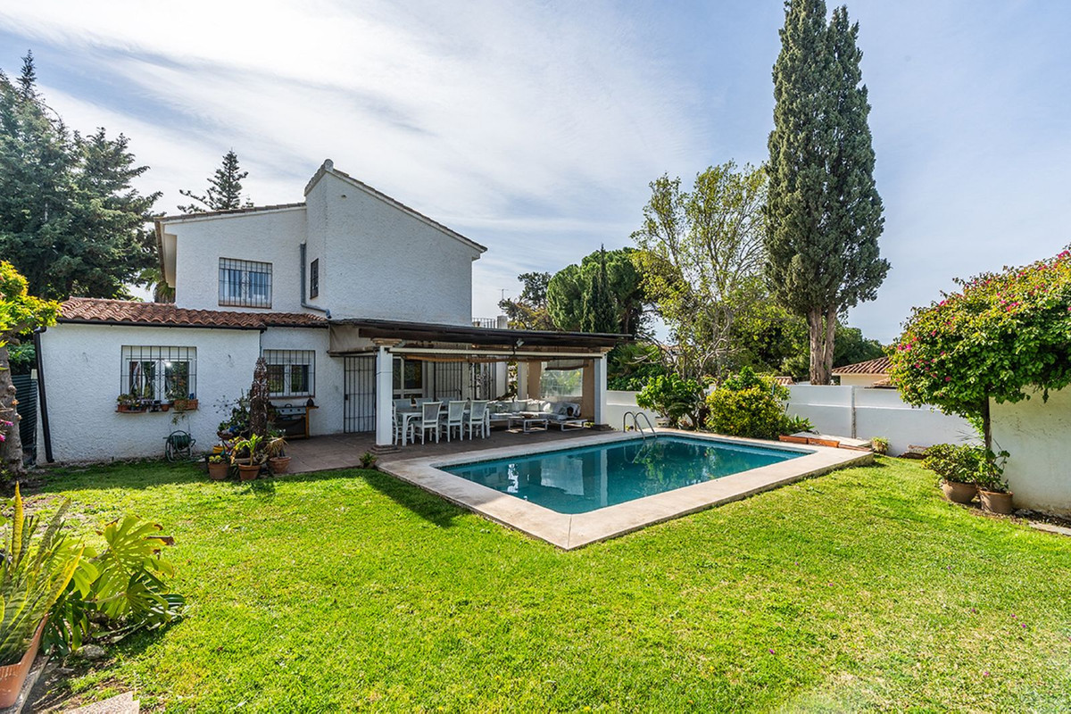 Se vende Villa - Chalet de 6 dormitorios en Costa Del Sol, Málaga, España