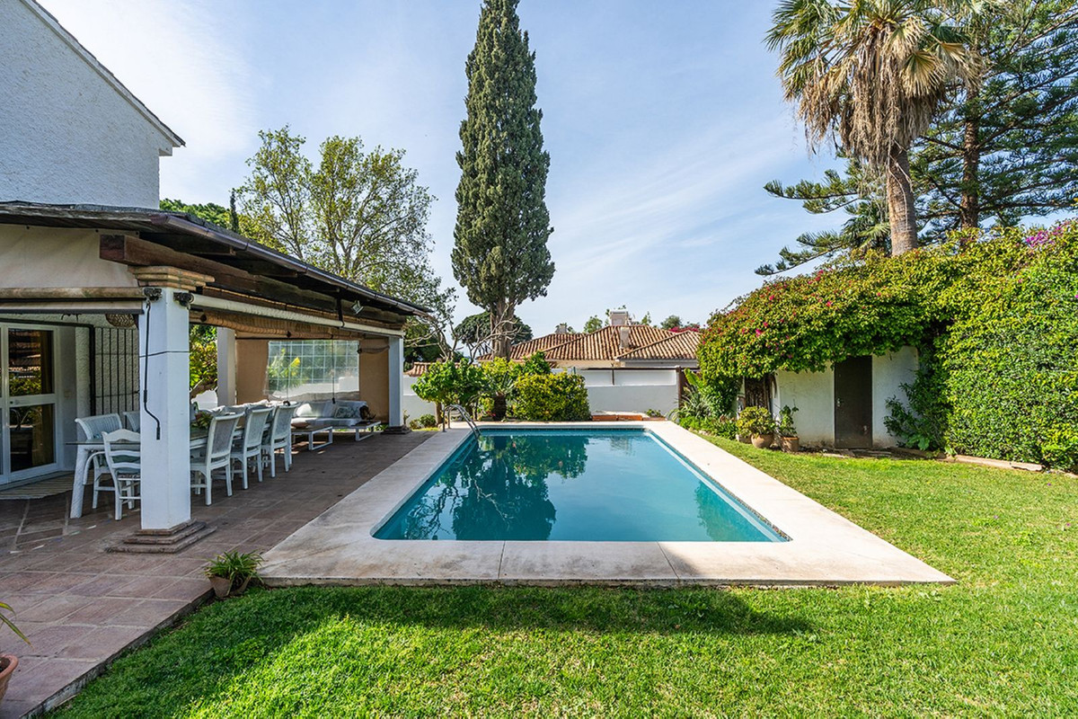 Se vende Villa - Chalet de 6 dormitorios en Costa Del Sol, Málaga, España