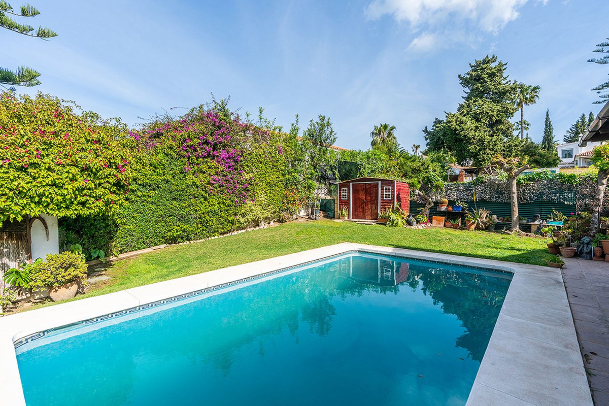 Se vende Villa - Chalet de 6 dormitorios en Costa Del Sol, Málaga, España