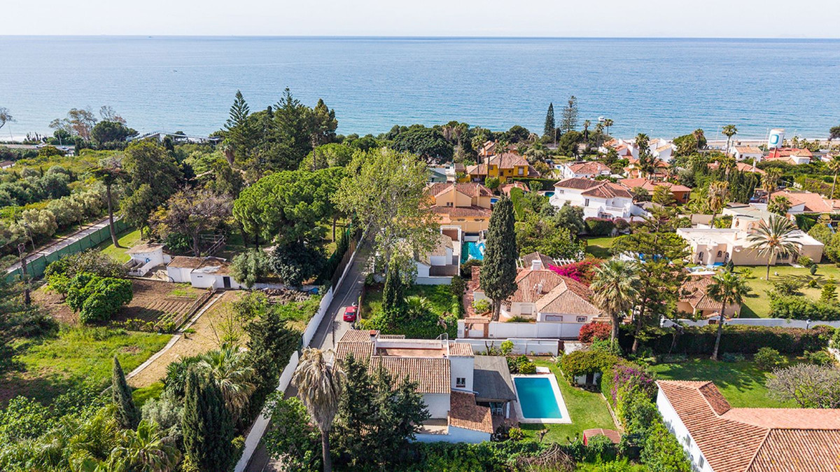 Se vende Villa - Chalet de 6 dormitorios en Costa Del Sol, Málaga, España