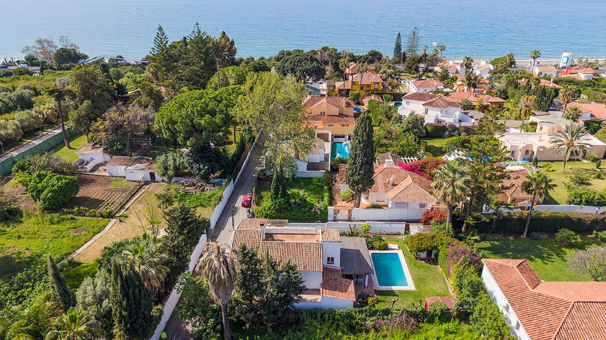 Se vende Villa - Chalet de 6 dormitorios en Costa Del Sol, Málaga, España