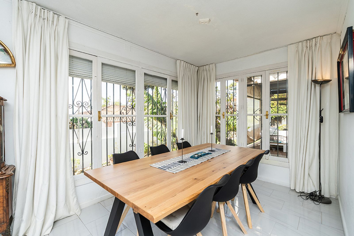 Se vende Villa - Chalet de 6 dormitorios en Costa Del Sol, Málaga, España