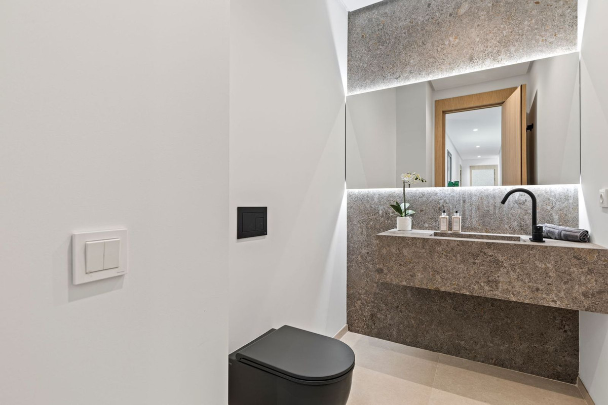 Se vende Villa - Chalet de 6 dormitorios en Costa Del Sol, Málaga, España