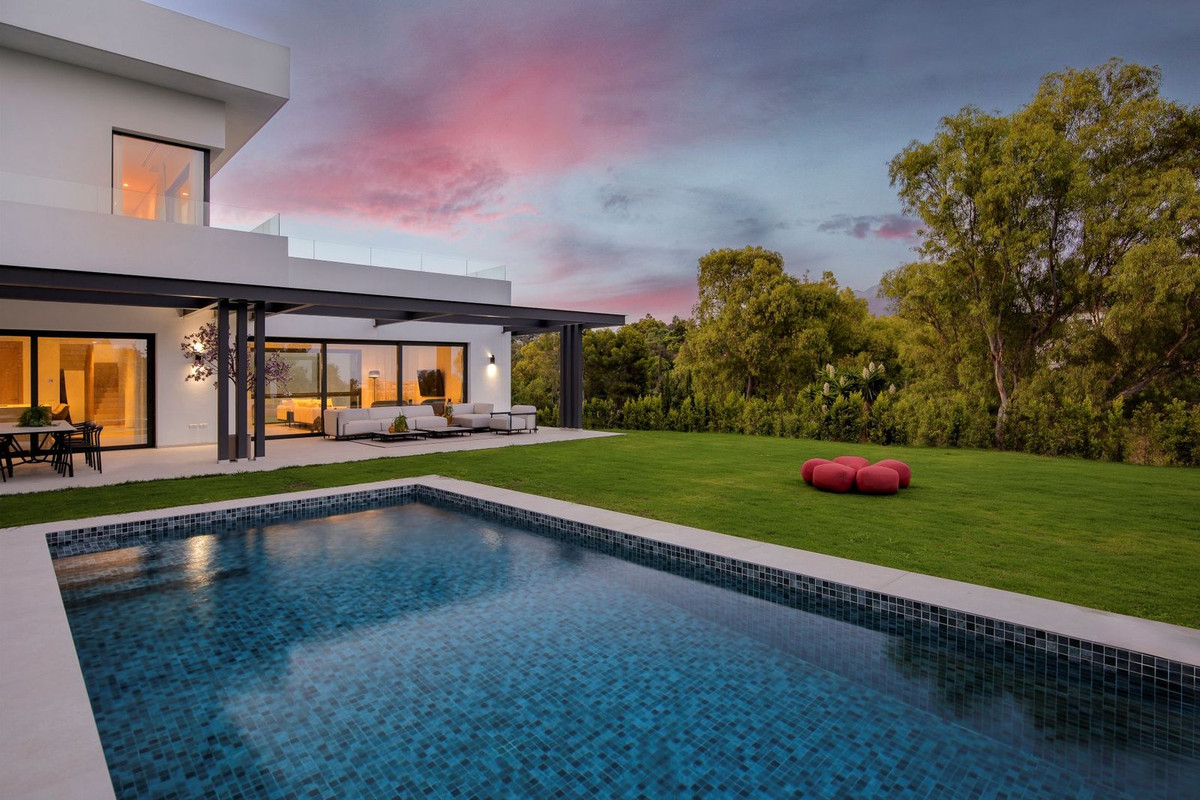 Se vende Villa - Chalet de 6 dormitorios en Costa Del Sol, Málaga, España