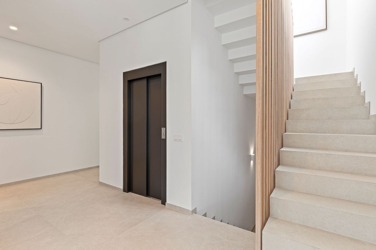 Se vende Villa - Chalet de 6 dormitorios en Costa Del Sol, Málaga, España