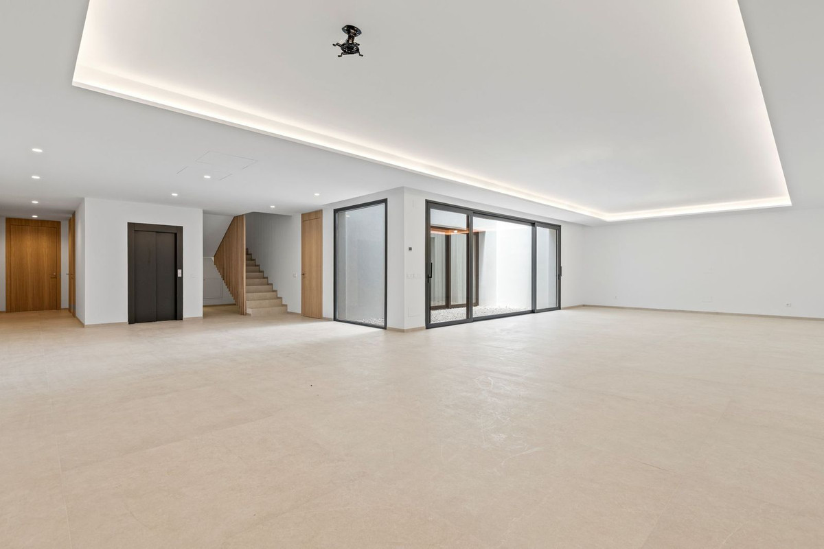 Se vende Villa - Chalet de 6 dormitorios en Costa Del Sol, Málaga, España