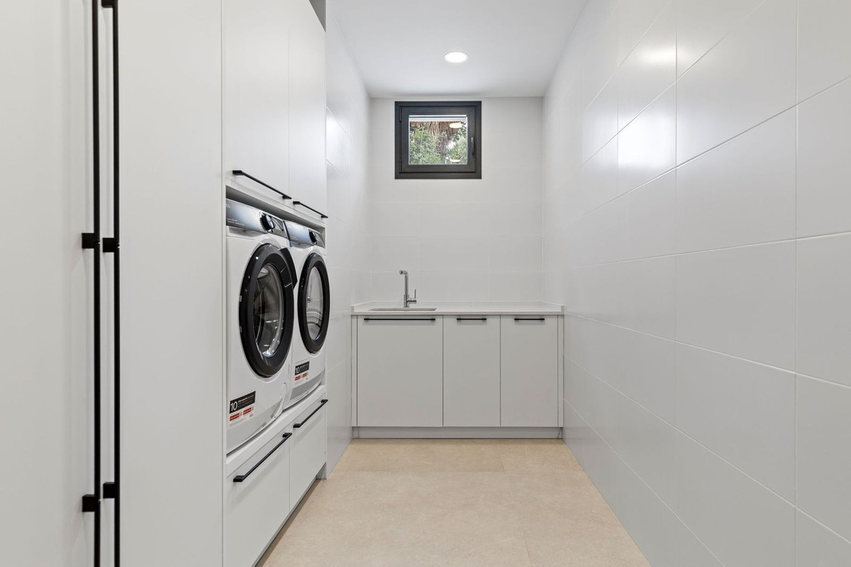 Se vende Villa - Chalet de 6 dormitorios en Costa Del Sol, Málaga, España
