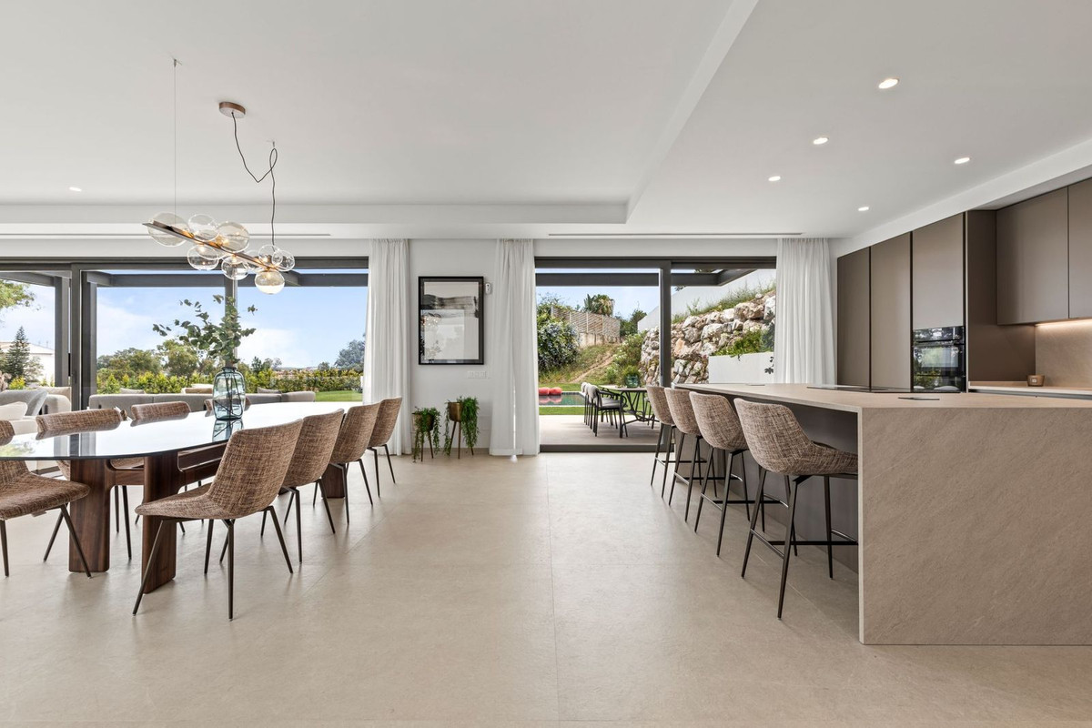 Se vende Villa - Chalet de 6 dormitorios en Costa Del Sol, Málaga, España