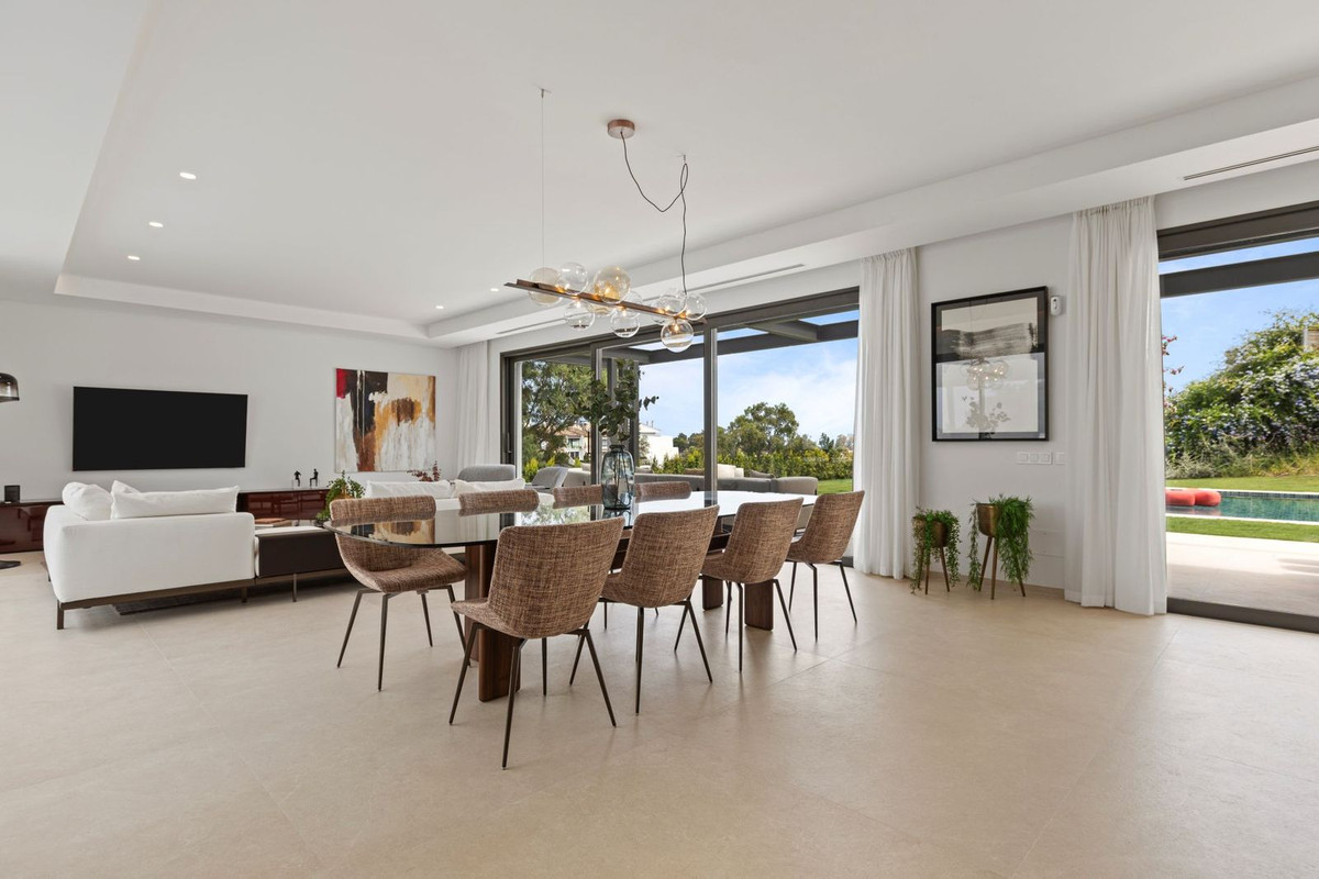 Se vende Villa - Chalet de 6 dormitorios en Costa Del Sol, Málaga, España
