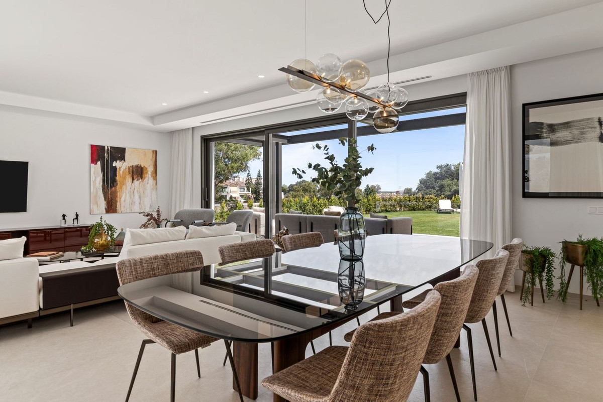 Se vende Villa - Chalet de 6 dormitorios en Costa Del Sol, Málaga, España