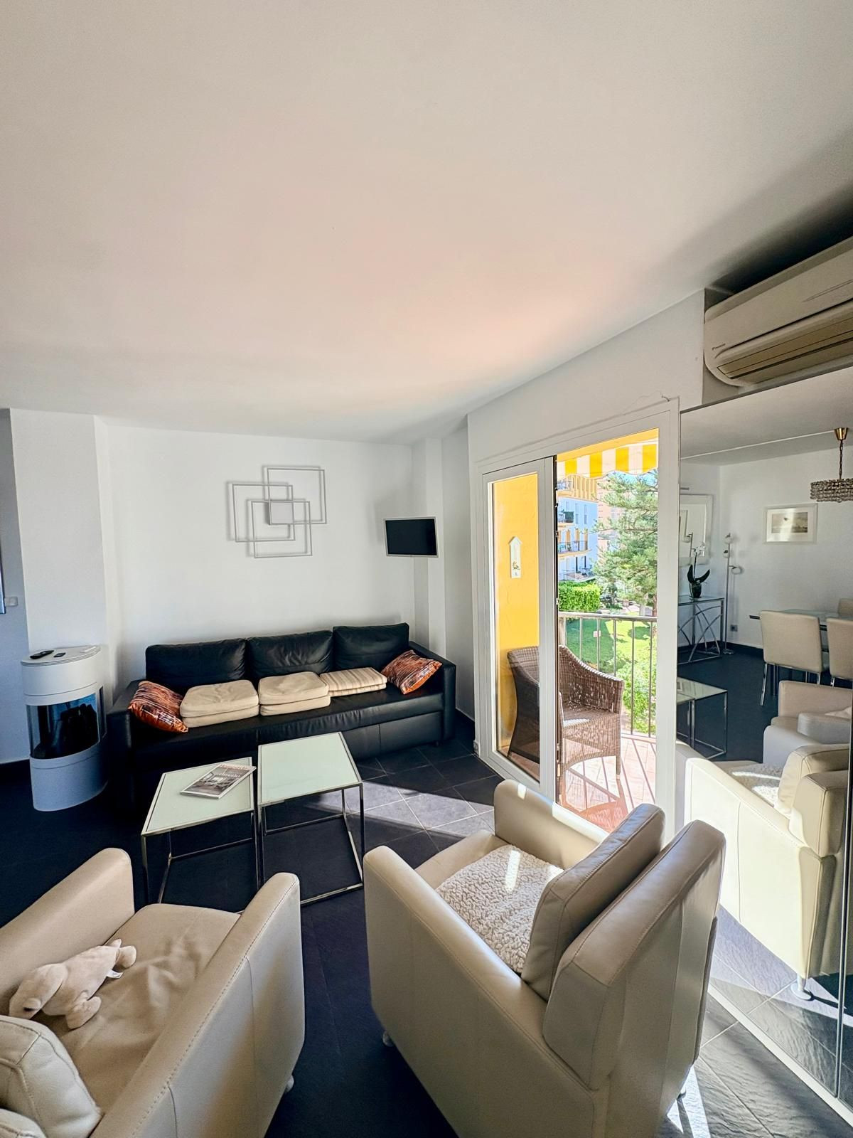 2 Bed Apartment for sale in Fuengirola Costa Del Sol, Málaga, Spain