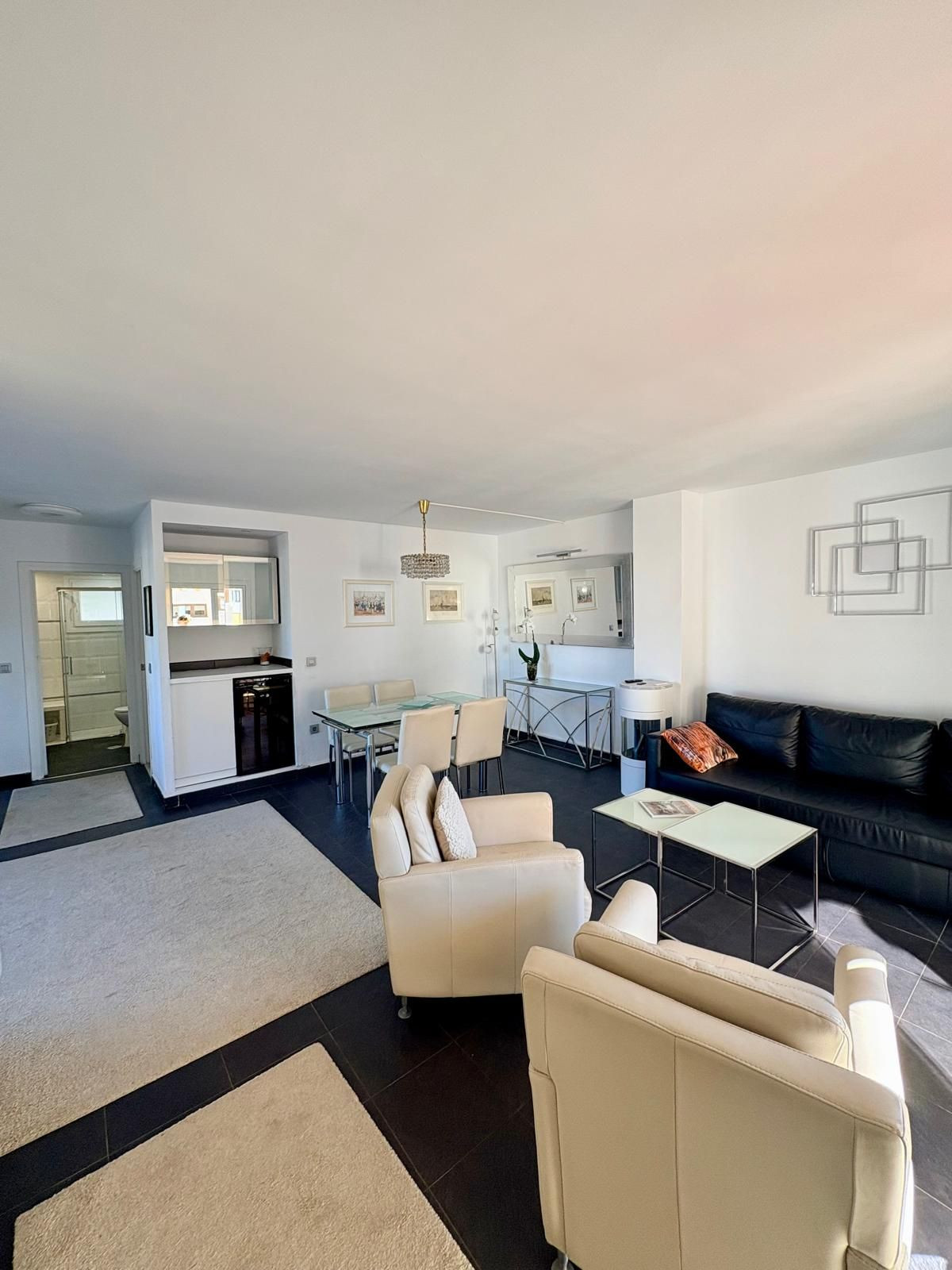 2 Bed Apartment for sale in Fuengirola Costa Del Sol, Málaga, Spain
