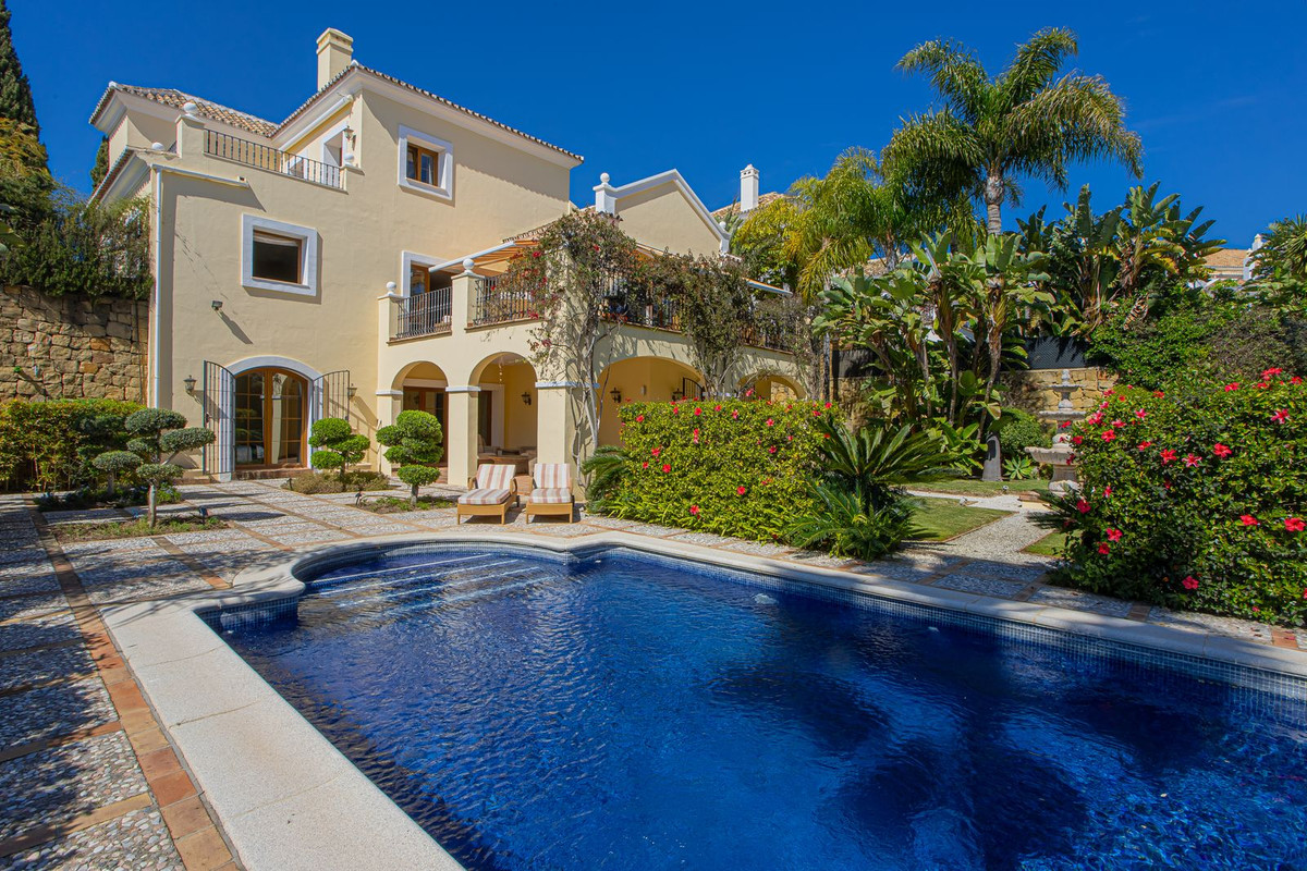 5 Bed Townhouse for sale in El Paraiso Costa Del Sol, Málaga, Spain