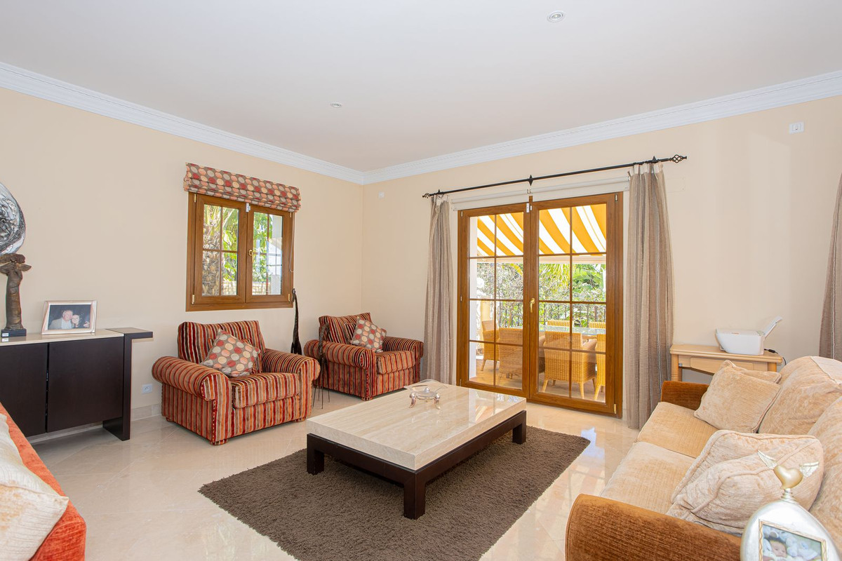 5 Bed Townhouse for sale in El Paraiso Costa Del Sol, Málaga, Spain