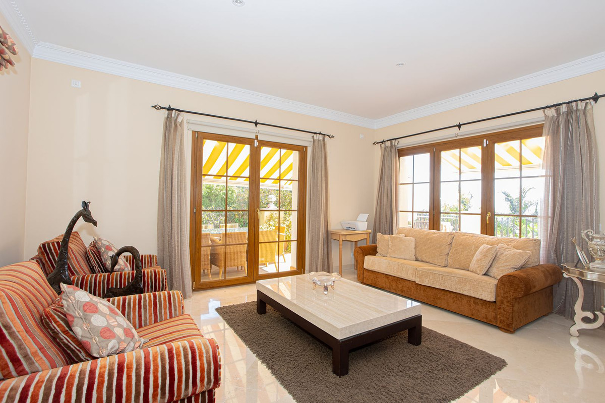 5 Bed Townhouse for sale in El Paraiso Costa Del Sol, Málaga, Spain