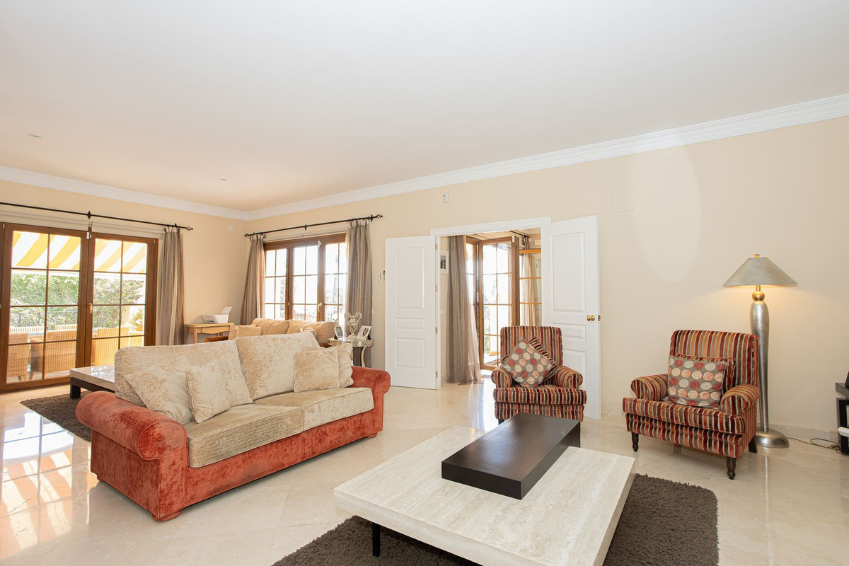 5 Bed Townhouse for sale in El Paraiso Costa Del Sol, Málaga, Spain