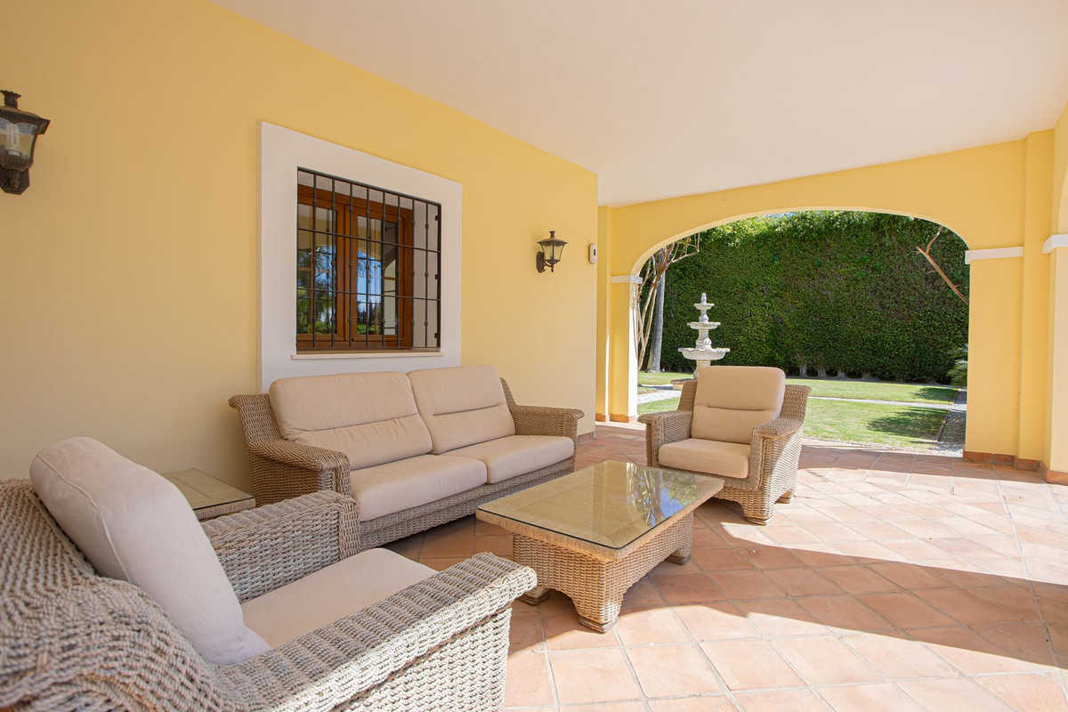 5 Bed Townhouse for sale in El Paraiso Costa Del Sol, Málaga, Spain