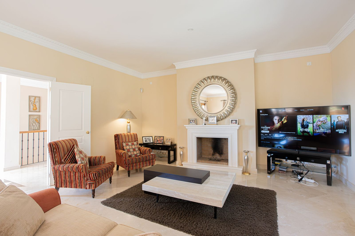 5 Bed Townhouse for sale in El Paraiso Costa Del Sol, Málaga, Spain