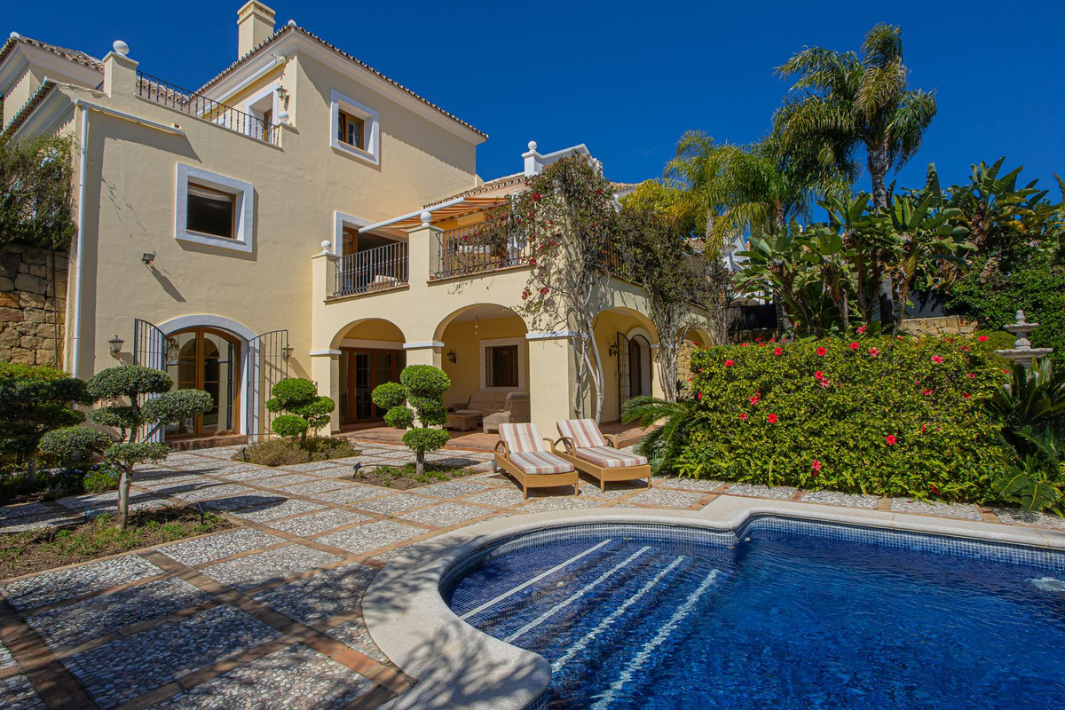 5 Bed Townhouse for sale in El Paraiso Costa Del Sol, Málaga, Spain