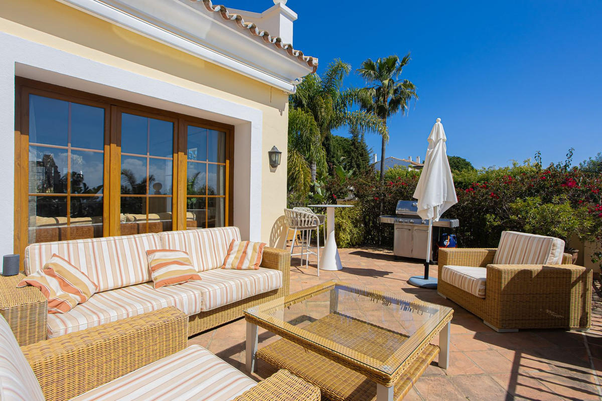 5 Bed Townhouse for sale in El Paraiso Costa Del Sol, Málaga, Spain
