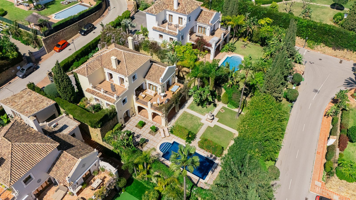 5 Bed Townhouse for sale in El Paraiso Costa Del Sol, Málaga, Spain