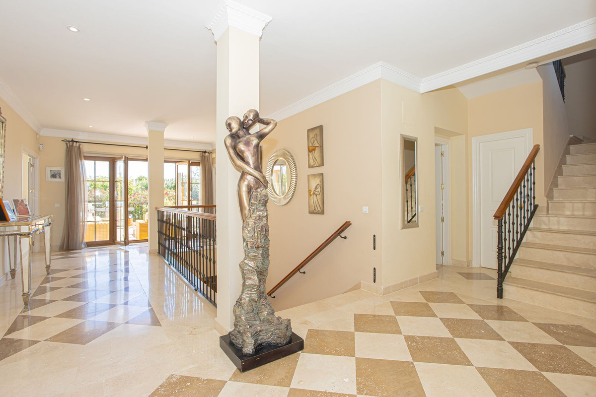 5 Bed Townhouse for sale in El Paraiso Costa Del Sol, Málaga, Spain