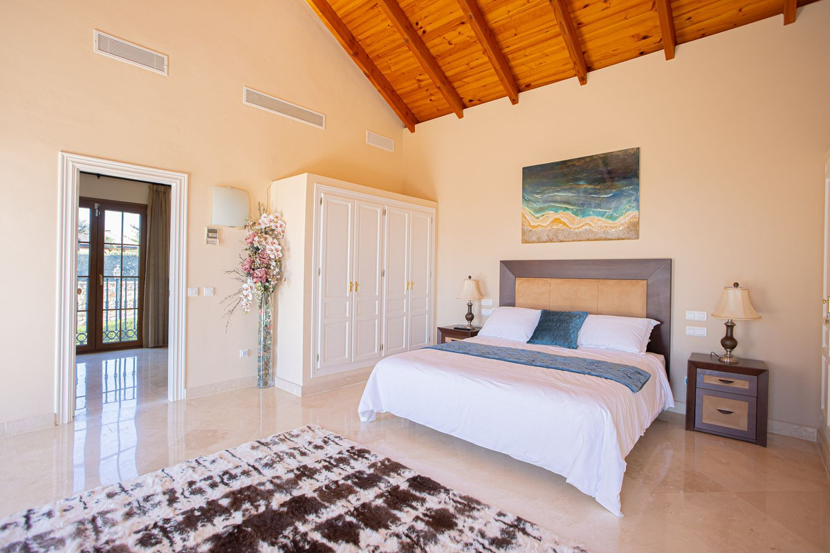 5 Bed Townhouse for sale in El Paraiso Costa Del Sol, Málaga, Spain